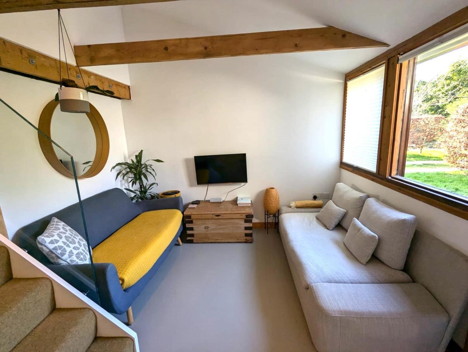 Unique & Rural Child Friendly Annexe With Large Gardens, Games & Tennis Court - Chichester Holiday Properties ภายนอก รูปภาพ