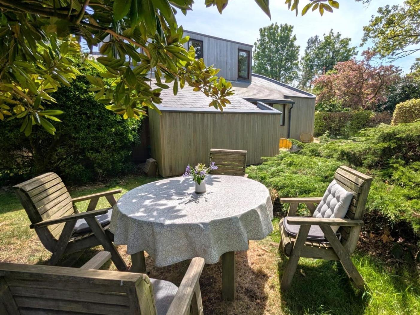 Unique & Rural Child Friendly Annexe With Large Gardens, Games & Tennis Court - Chichester Holiday Properties ภายนอก รูปภาพ